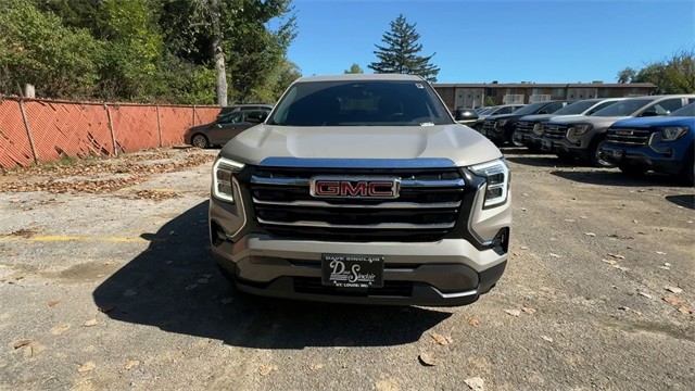 GMC Terrain Vehicle Full-screen Gallery Image 03