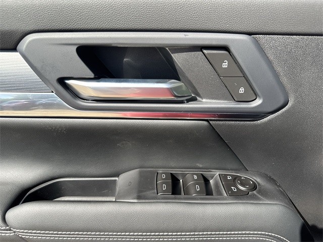 GMC Terrain Vehicle Full-screen Gallery Image 13