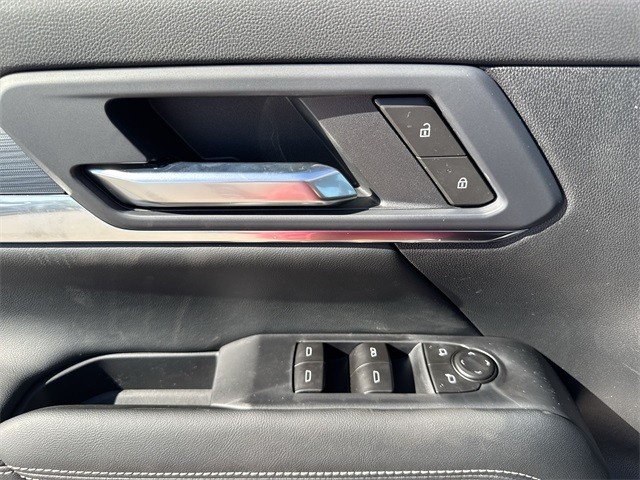 GMC Terrain Vehicle Full-screen Gallery Image 13