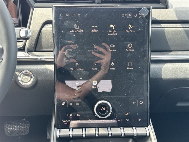 GMC Terrain Vehicle Full-screen Gallery Image 16