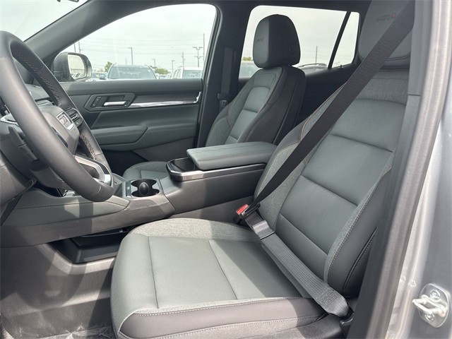 GMC Terrain Vehicle Full-screen Gallery Image 11