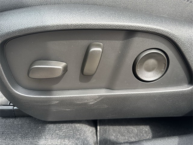 GMC Terrain Vehicle Full-screen Gallery Image 12