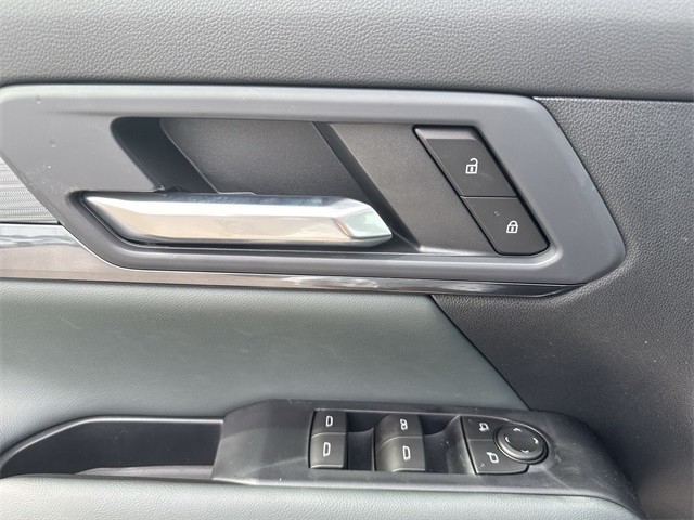 GMC Terrain Vehicle Full-screen Gallery Image 13