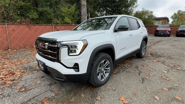 GMC Terrain Vehicle Full-screen Gallery Image 04