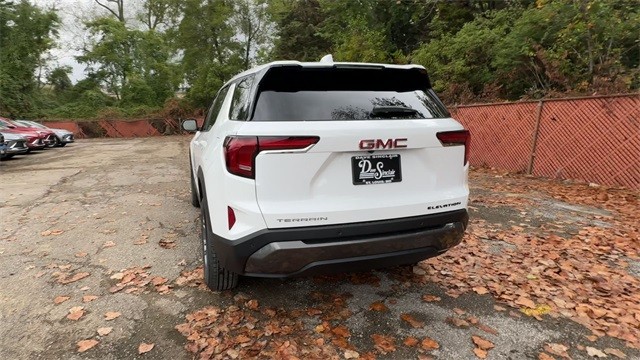 GMC Terrain Vehicle Full-screen Gallery Image 07