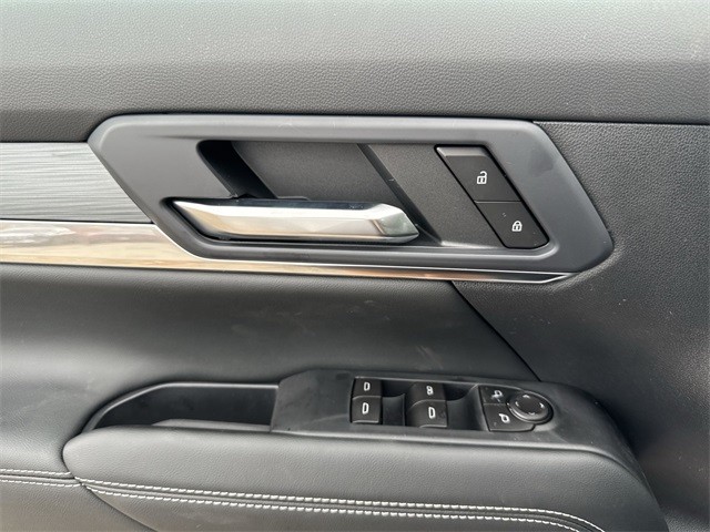 GMC Terrain Vehicle Full-screen Gallery Image 13