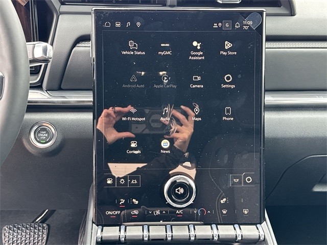 GMC Terrain Vehicle Full-screen Gallery Image 16