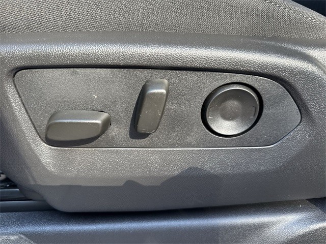 GMC Sierra 1500 Vehicle Full-screen Gallery Image 12