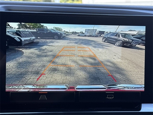 GMC Sierra 1500 Vehicle Full-screen Gallery Image 17