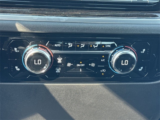 GMC Sierra 1500 Vehicle Full-screen Gallery Image 19