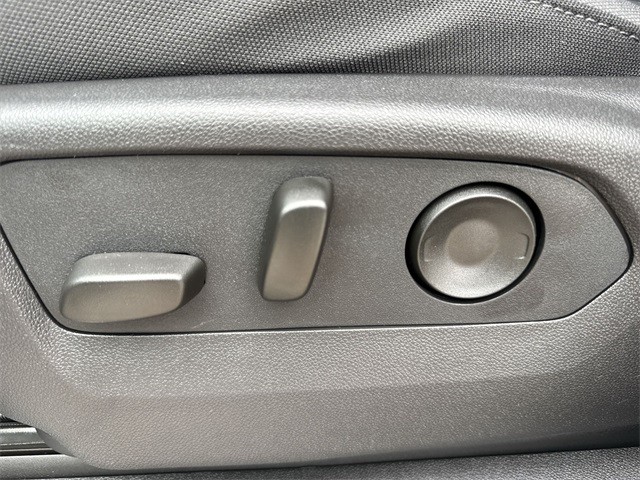 GMC Sierra 1500 Vehicle Full-screen Gallery Image 12