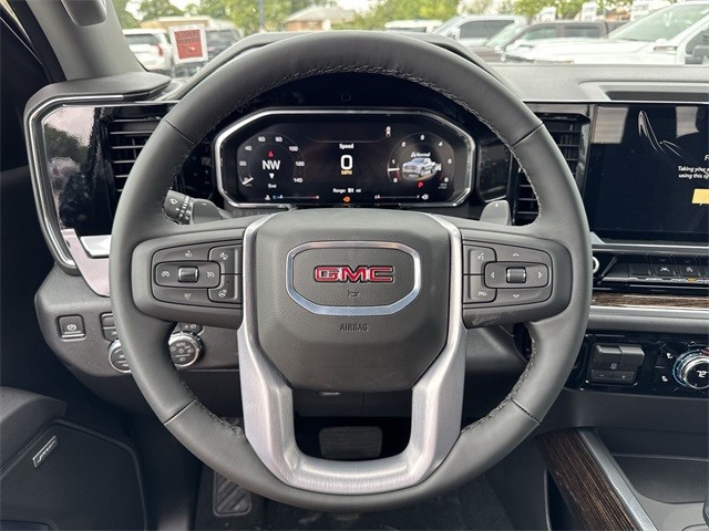 GMC Sierra 1500 Vehicle Full-screen Gallery Image 14