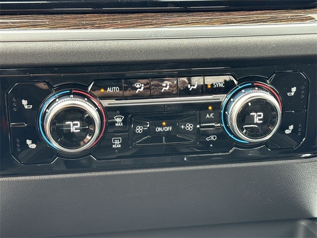 GMC Sierra 1500 Vehicle Full-screen Gallery Image 19