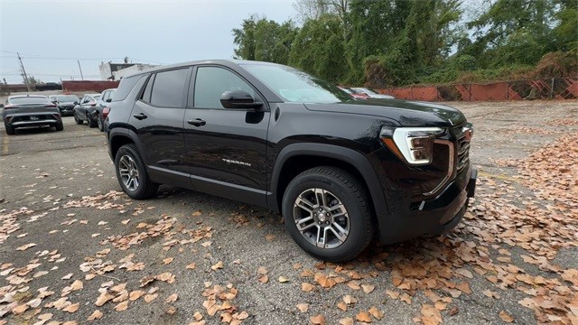 GMC Terrain Vehicle Full-screen Gallery Image 02