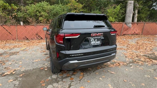 GMC Terrain Vehicle Full-screen Gallery Image 07