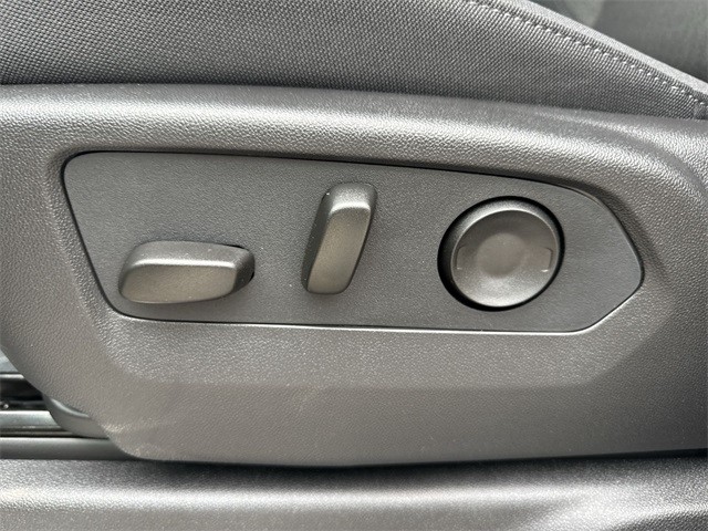 GMC Sierra 1500 Vehicle Full-screen Gallery Image 12