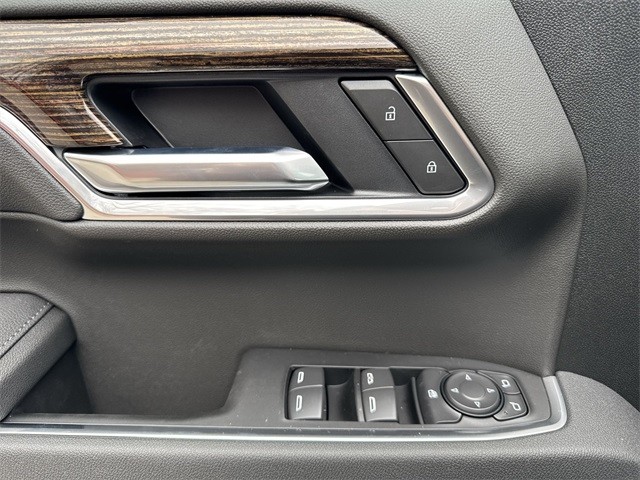 GMC Sierra 1500 Vehicle Full-screen Gallery Image 13