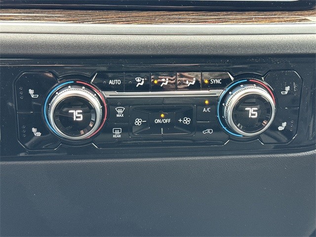 GMC Sierra 1500 Vehicle Full-screen Gallery Image 19