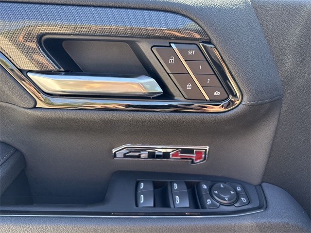 GMC Sierra 1500 Vehicle Full-screen Gallery Image 13