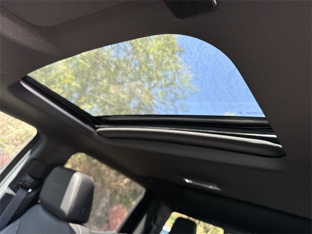 GMC Sierra 1500 Vehicle Full-screen Gallery Image 22