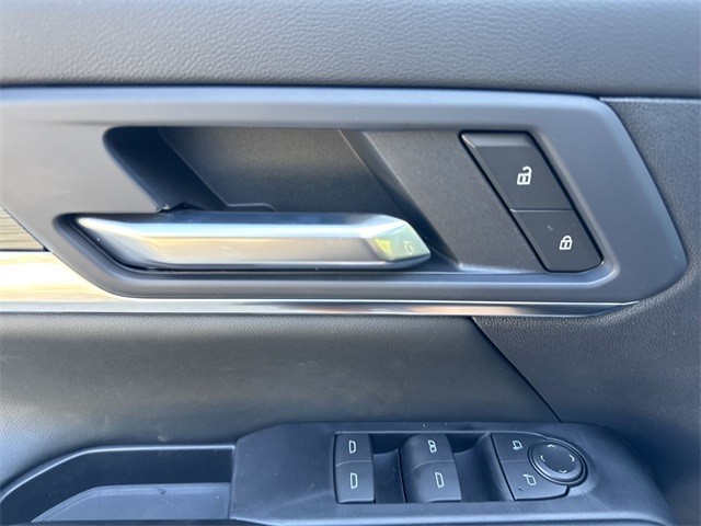 GMC Terrain Vehicle Full-screen Gallery Image 13