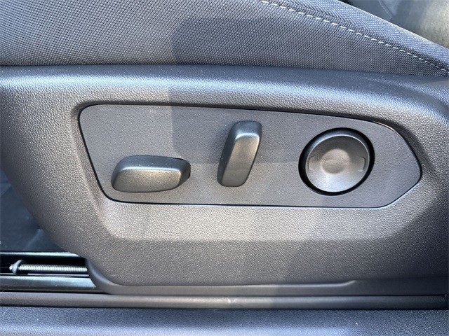 GMC Sierra 1500 Vehicle Full-screen Gallery Image 12