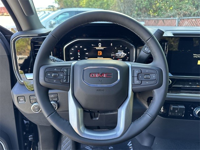 GMC Sierra 1500 Vehicle Full-screen Gallery Image 14