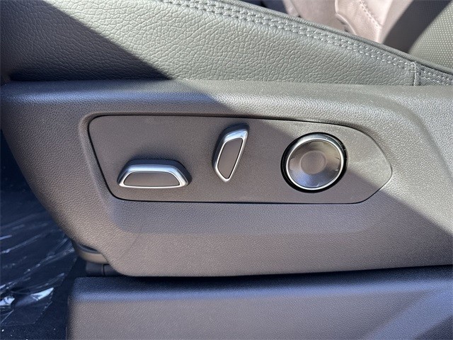 GMC Sierra 1500 Vehicle Full-screen Gallery Image 12