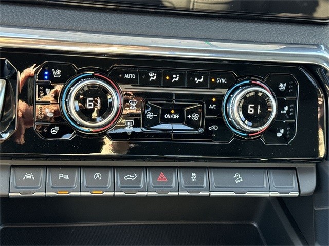 GMC Sierra 1500 Vehicle Full-screen Gallery Image 19