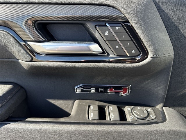 GMC Sierra 1500 Vehicle Full-screen Gallery Image 13