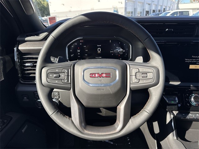 GMC Sierra 1500 Vehicle Full-screen Gallery Image 14