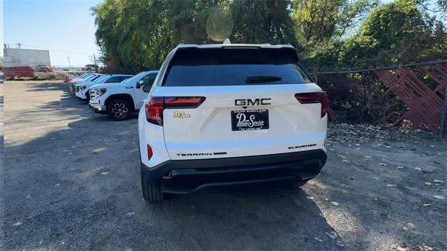 GMC Terrain Vehicle Full-screen Gallery Image 07