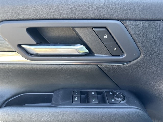 GMC Terrain Vehicle Full-screen Gallery Image 13