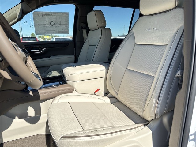 GMC Yukon XL Vehicle Full-screen Gallery Image 11