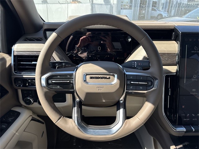 GMC Yukon XL Vehicle Full-screen Gallery Image 14