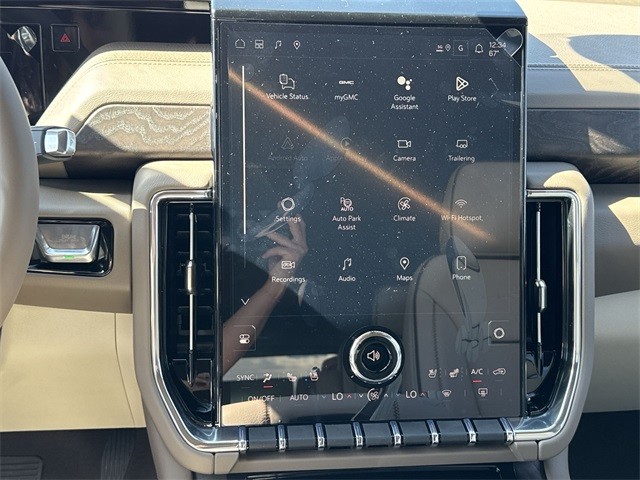 GMC Yukon XL Vehicle Full-screen Gallery Image 16