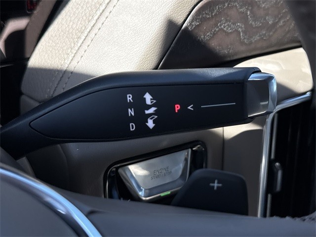 GMC Yukon XL Vehicle Full-screen Gallery Image 20