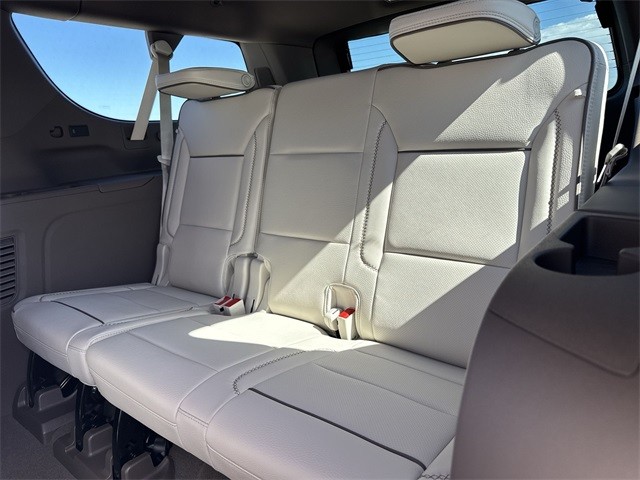 GMC Yukon XL Vehicle Full-screen Gallery Image 23