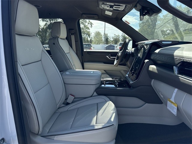 GMC Yukon XL Vehicle Full-screen Gallery Image 25