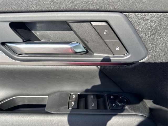 GMC Terrain Vehicle Full-screen Gallery Image 13