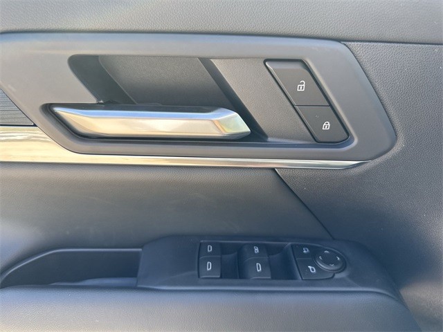 GMC Terrain Vehicle Full-screen Gallery Image 13