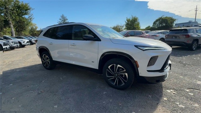 Buick Enclave Vehicle Full-screen Gallery Image 02