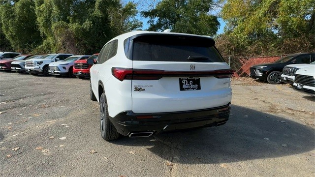 Buick Enclave Vehicle Full-screen Gallery Image 07