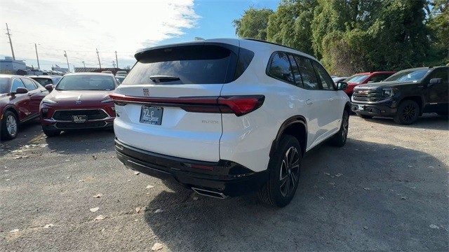 Buick Enclave Vehicle Full-screen Gallery Image 08