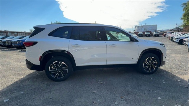 Buick Enclave Vehicle Full-screen Gallery Image 09