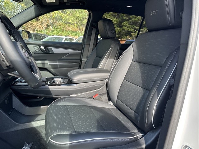 Buick Enclave Vehicle Full-screen Gallery Image 11