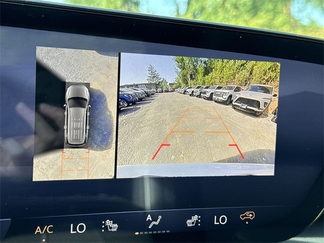 Buick Enclave Vehicle Full-screen Gallery Image 17