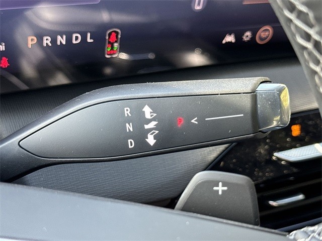 Buick Enclave Vehicle Full-screen Gallery Image 20