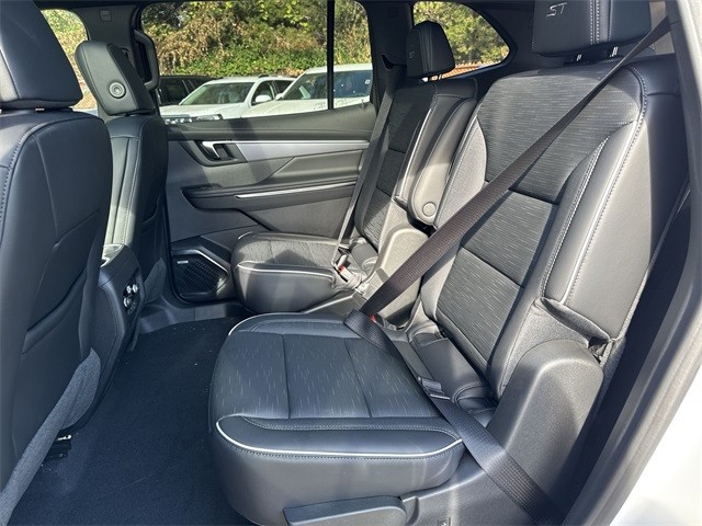 Buick Enclave Vehicle Full-screen Gallery Image 23