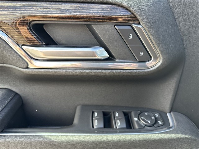 GMC Sierra 1500 Vehicle Full-screen Gallery Image 13